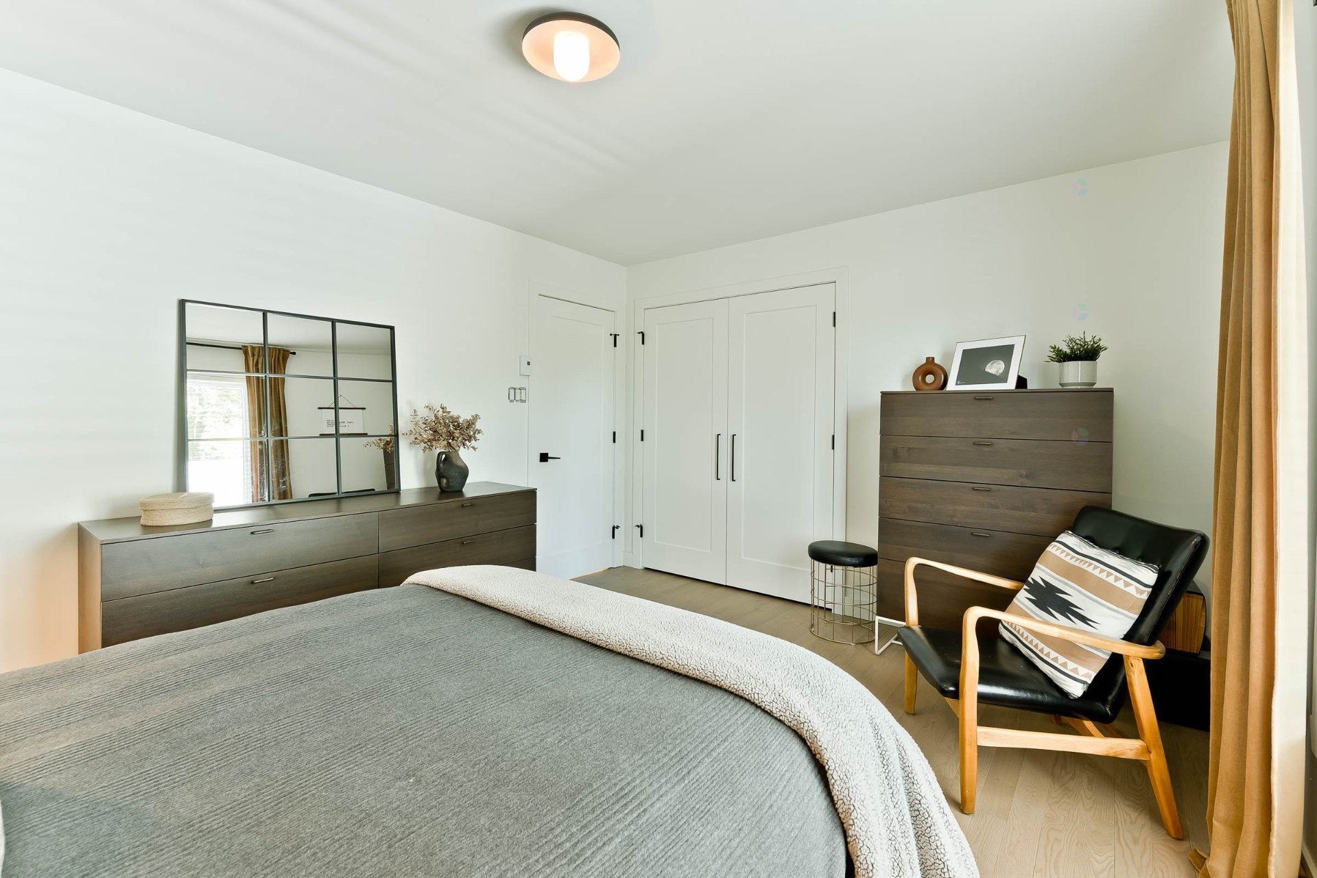 









375


Rue des Sapins

,
Sainte-Catherine-de-Hatley,




QC
J0B1W0

