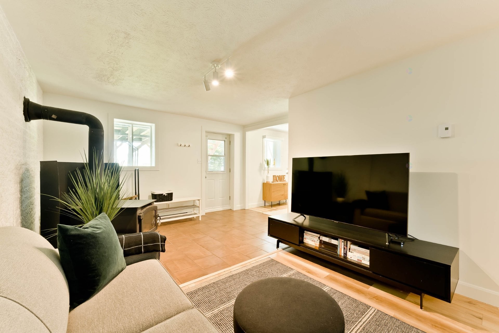 









375


Rue des Sapins

,
Sainte-Catherine-de-Hatley,




QC
J0B1W0

