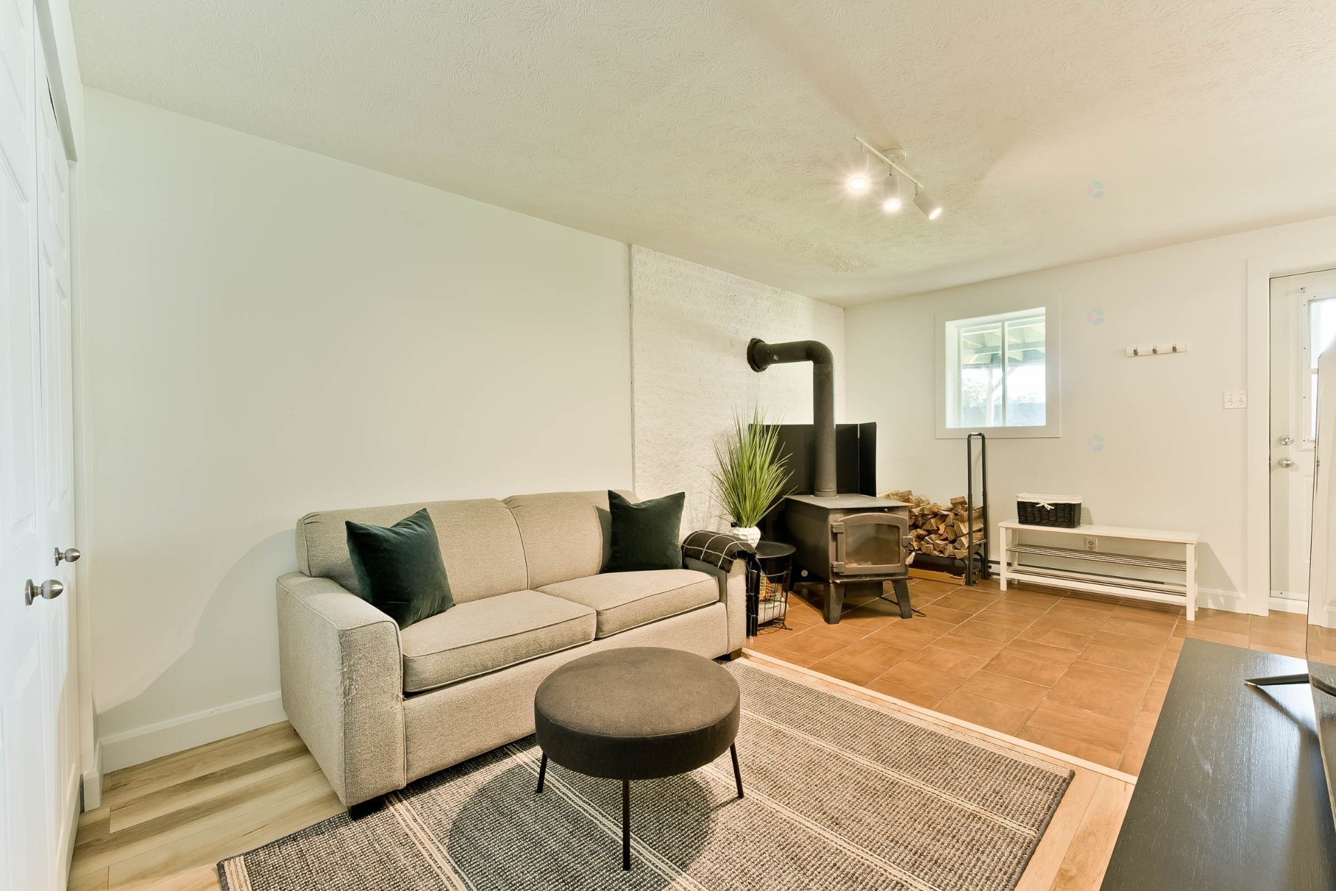 









375


Rue des Sapins

,
Sainte-Catherine-de-Hatley,




QC
J0B1W0

