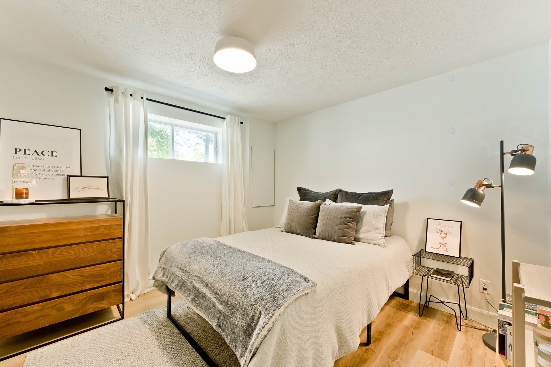









375


Rue des Sapins

,
Sainte-Catherine-de-Hatley,




QC
J0B1W0


