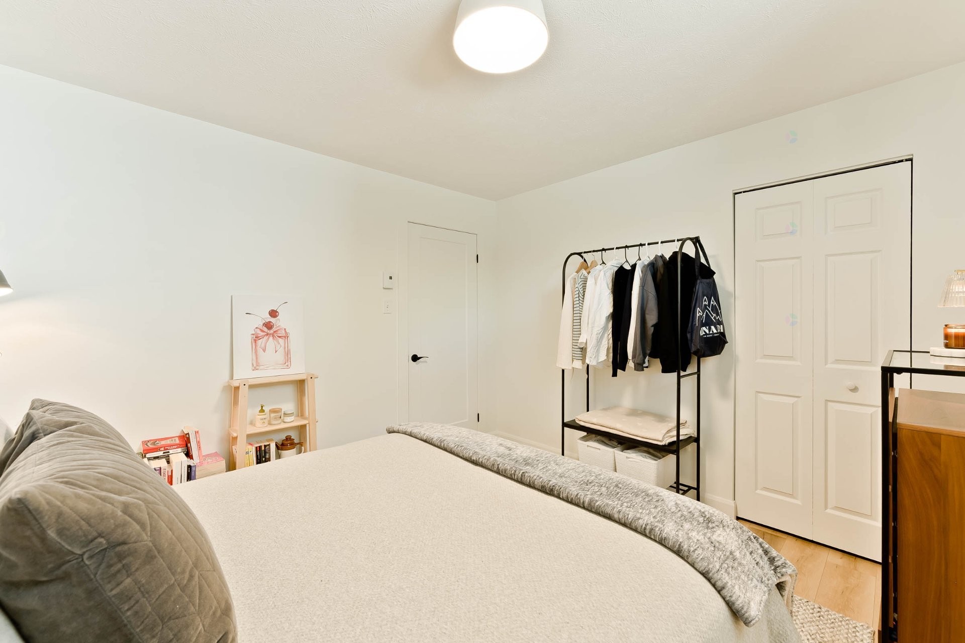 









375


Rue des Sapins

,
Sainte-Catherine-de-Hatley,




QC
J0B1W0

