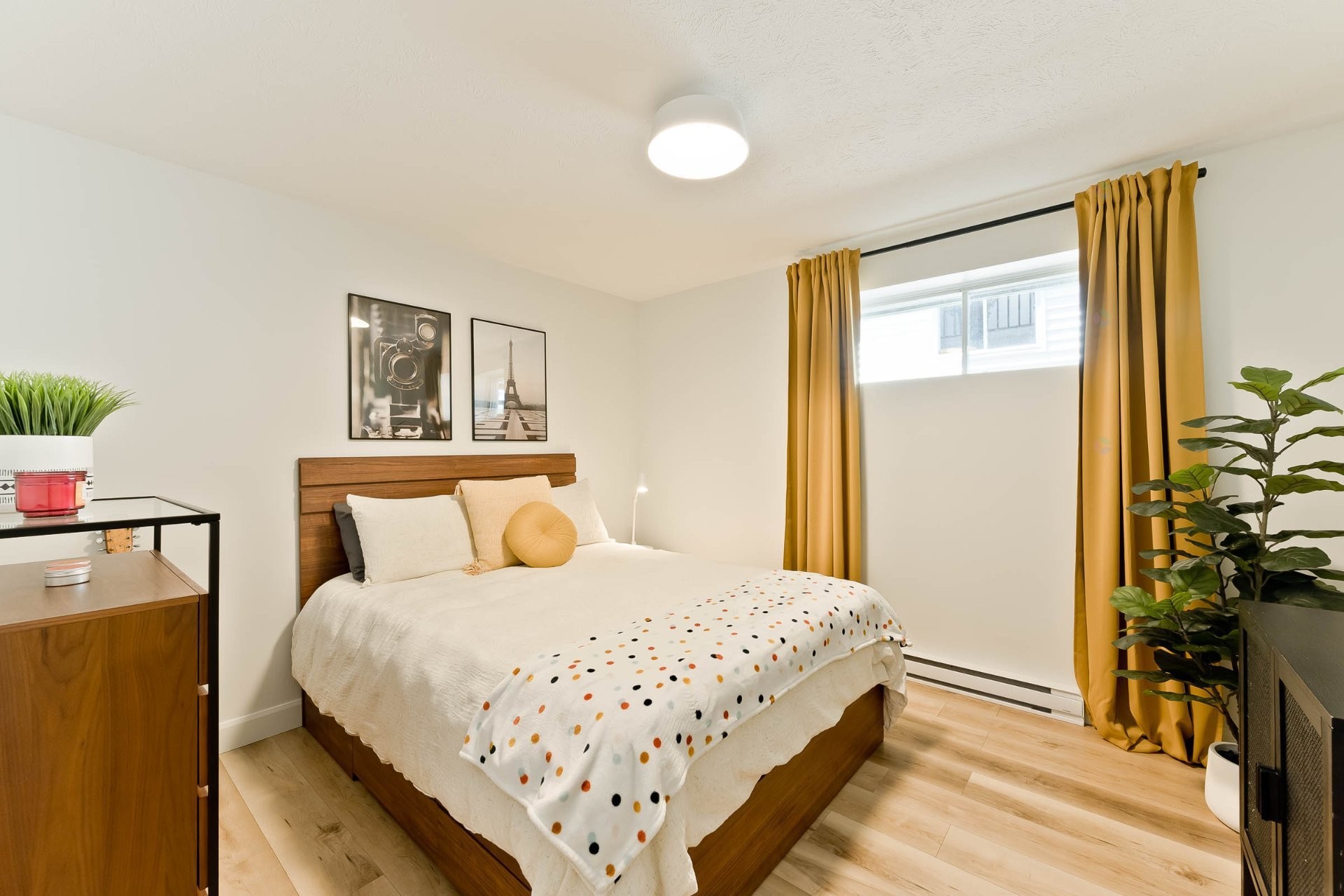 









375


Rue des Sapins

,
Sainte-Catherine-de-Hatley,




QC
J0B1W0

