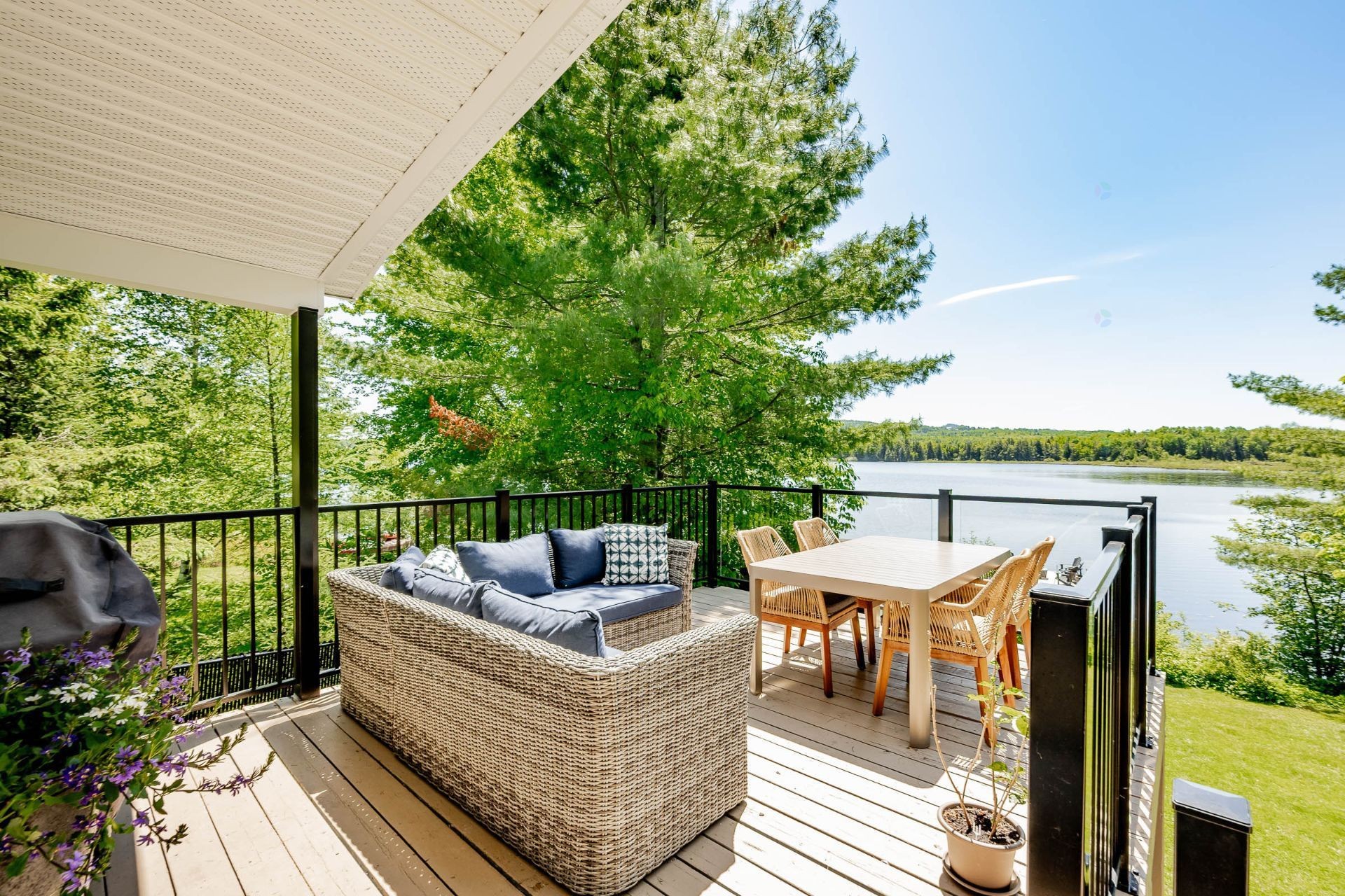 









375


Rue des Sapins

,
Sainte-Catherine-de-Hatley,




QC
J0B1W0

