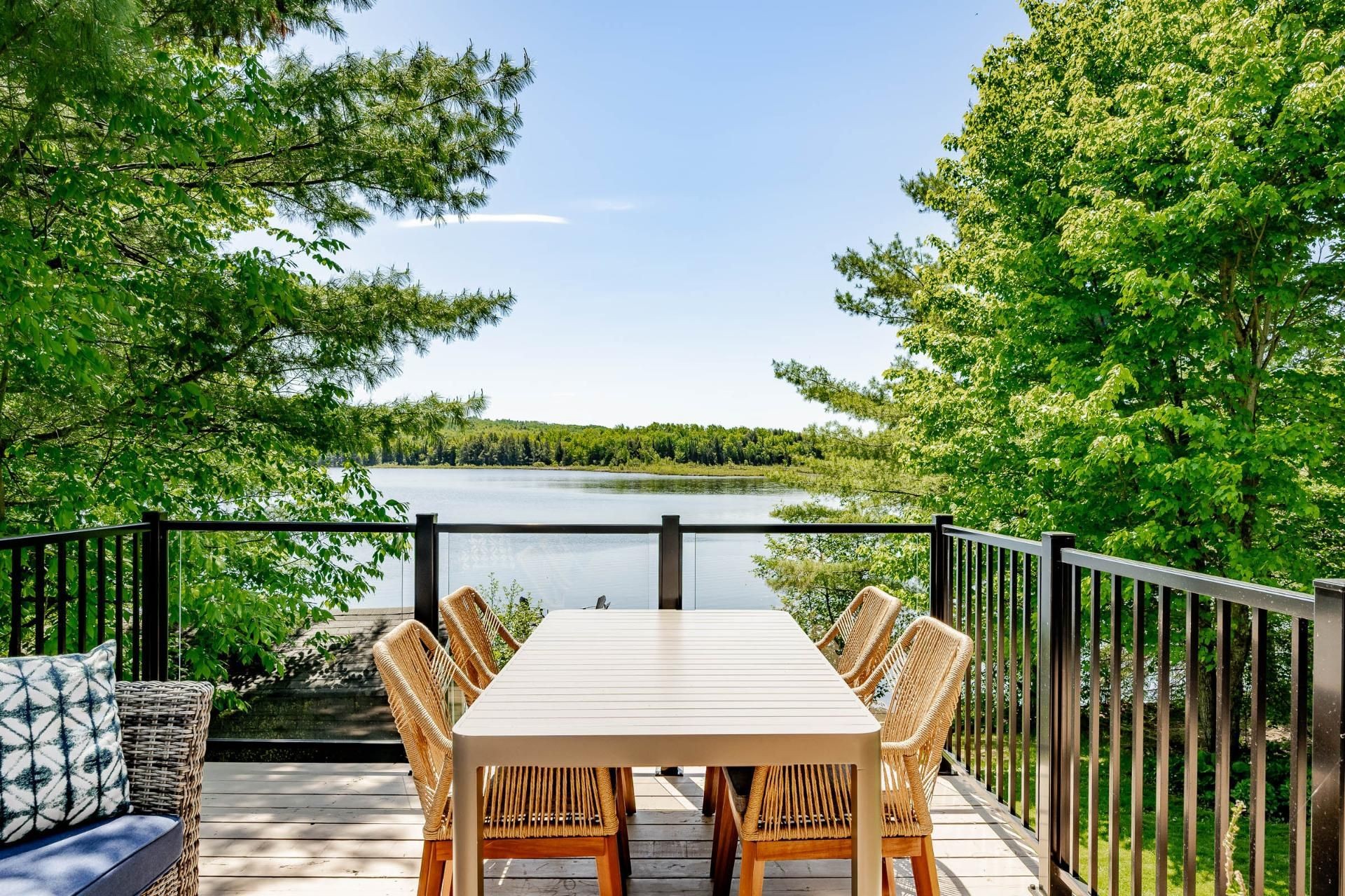 









375


Rue des Sapins

,
Sainte-Catherine-de-Hatley,




QC
J0B1W0

