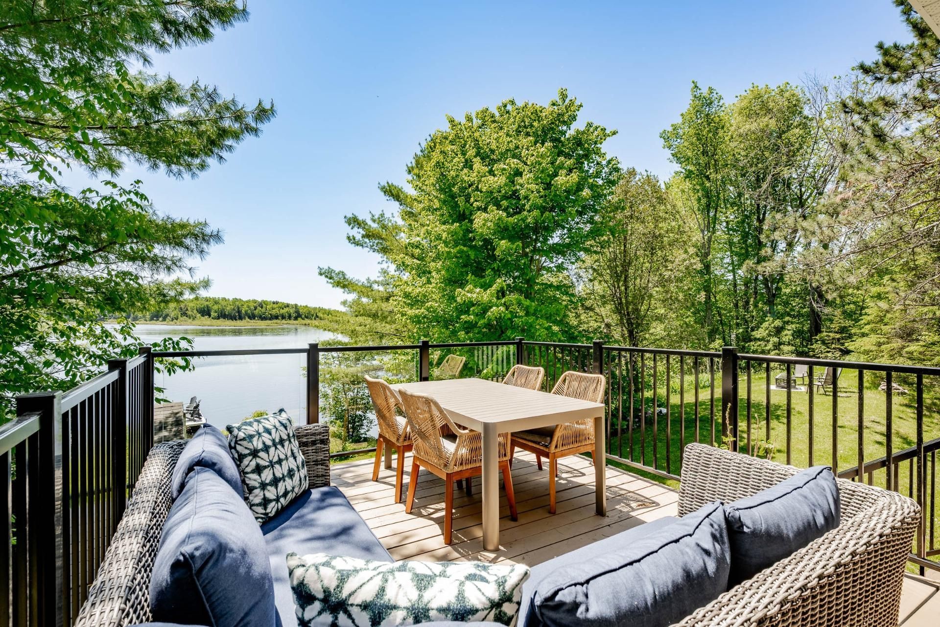 









375


Rue des Sapins

,
Sainte-Catherine-de-Hatley,




QC
J0B1W0

