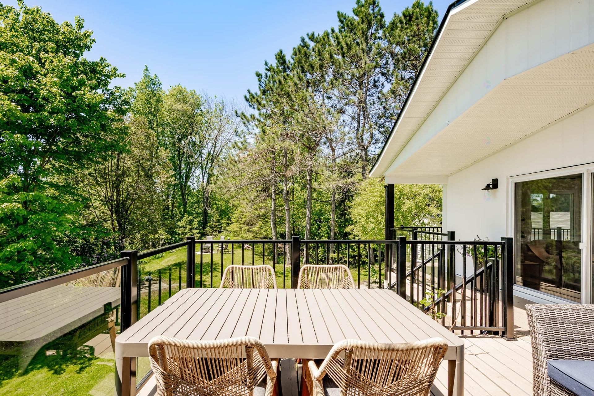 









375


Rue des Sapins

,
Sainte-Catherine-de-Hatley,




QC
J0B1W0

