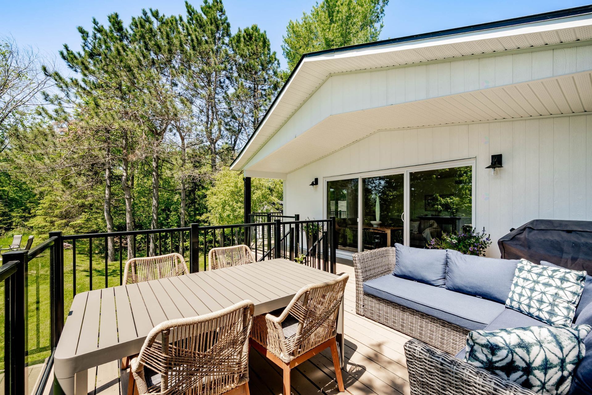 









375


Rue des Sapins

,
Sainte-Catherine-de-Hatley,




QC
J0B1W0

