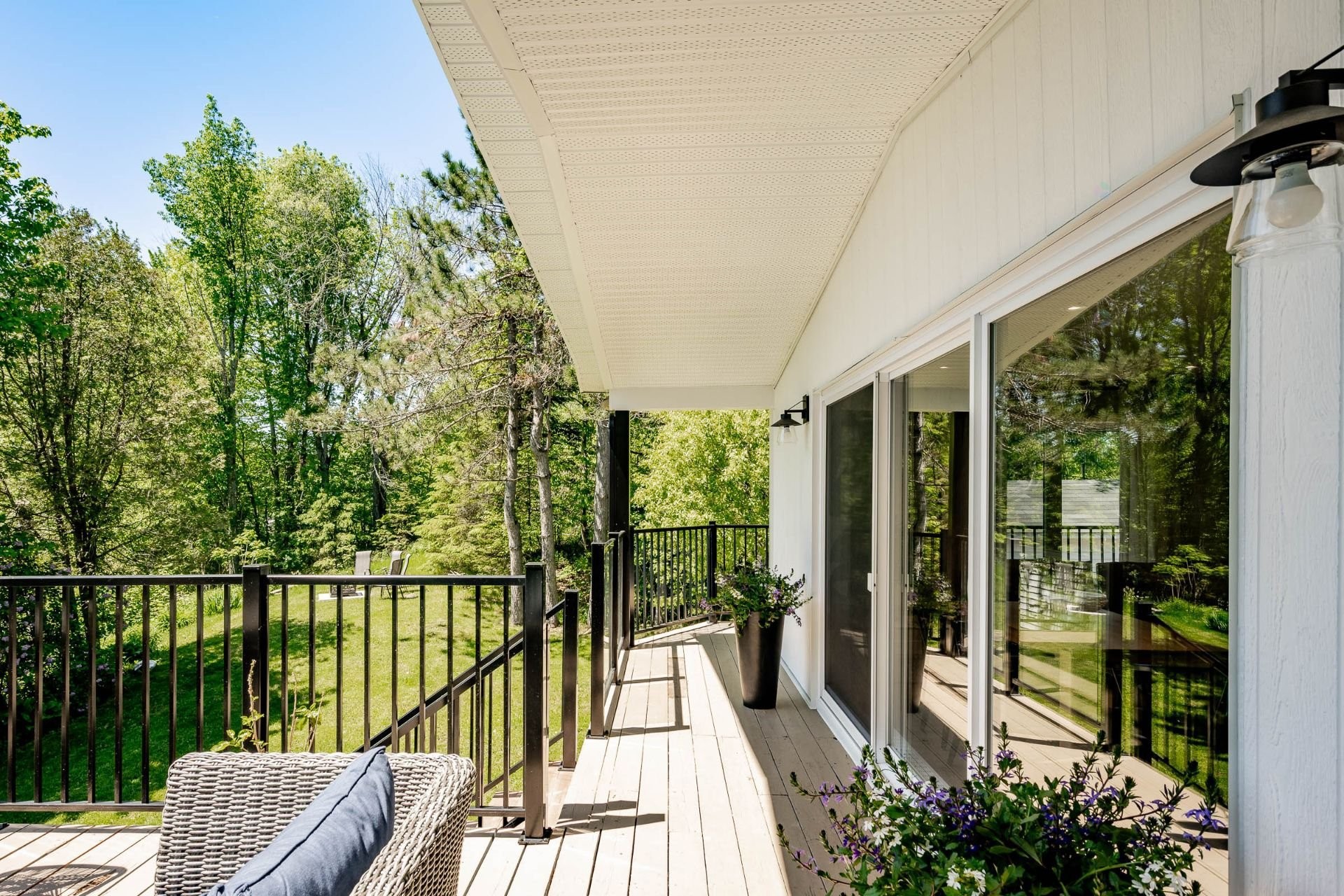 









375


Rue des Sapins

,
Sainte-Catherine-de-Hatley,




QC
J0B1W0

