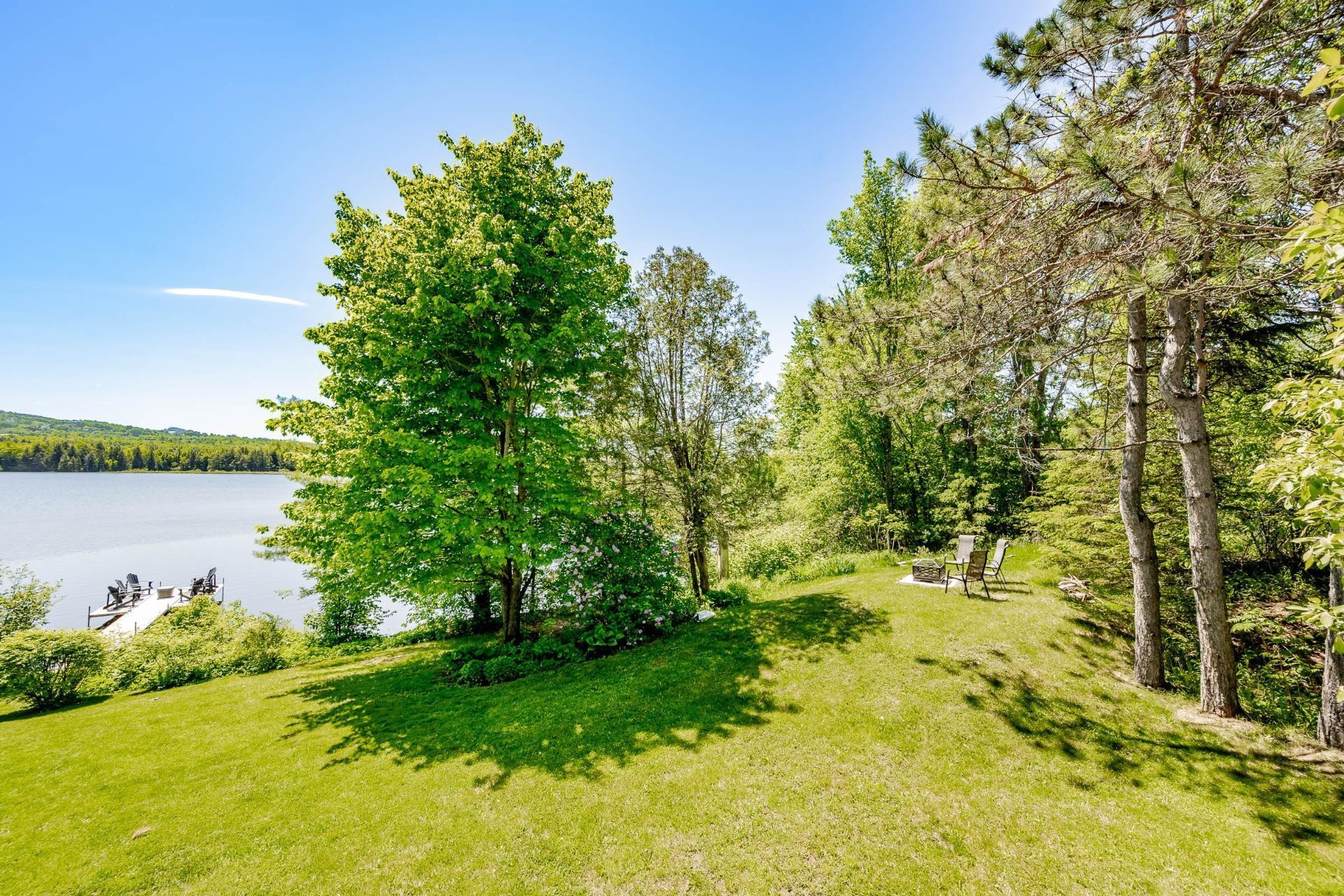 









375


Rue des Sapins

,
Sainte-Catherine-de-Hatley,




QC
J0B1W0

