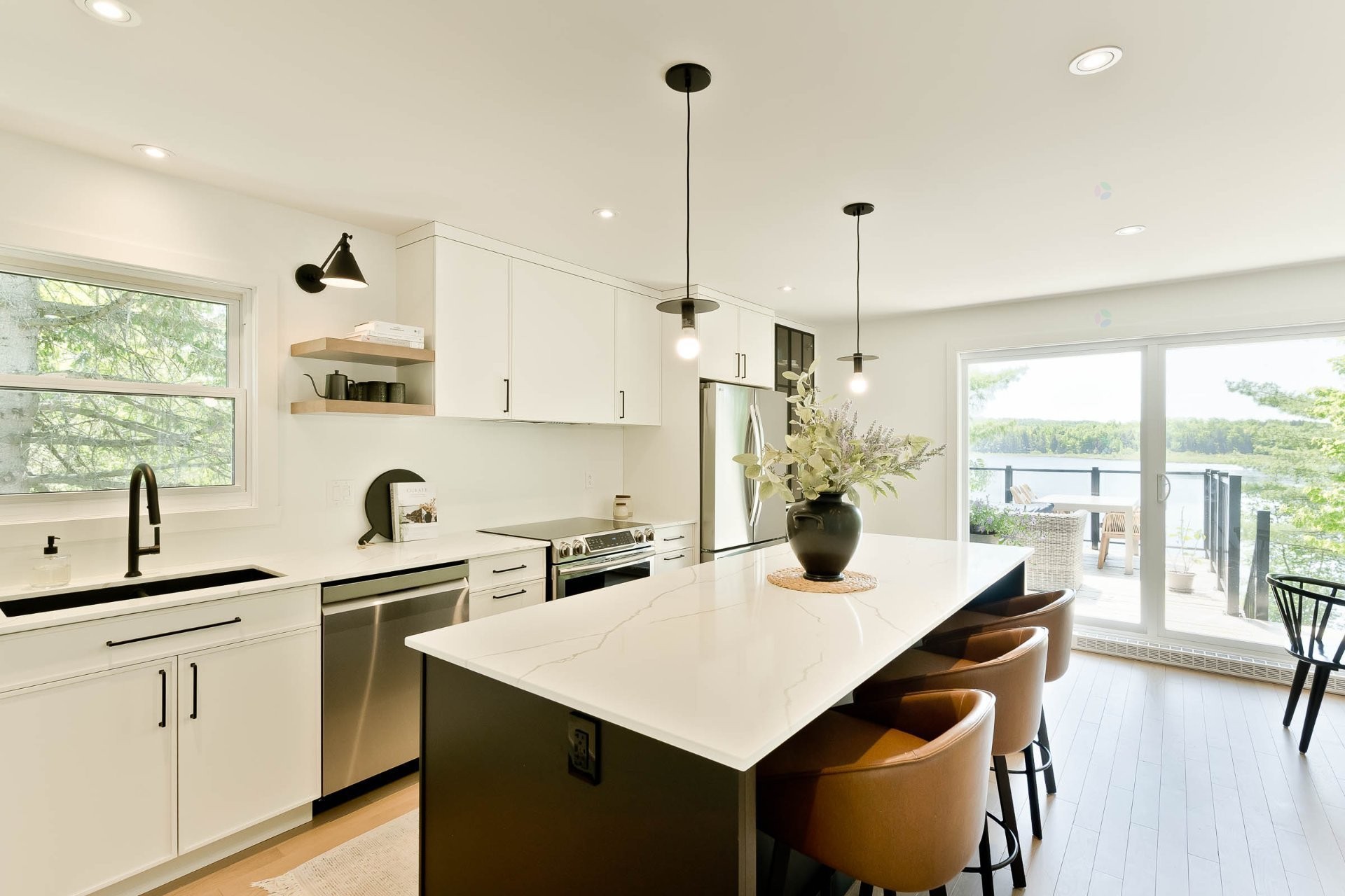 









375


Rue des Sapins

,
Sainte-Catherine-de-Hatley,




QC
J0B1W0

