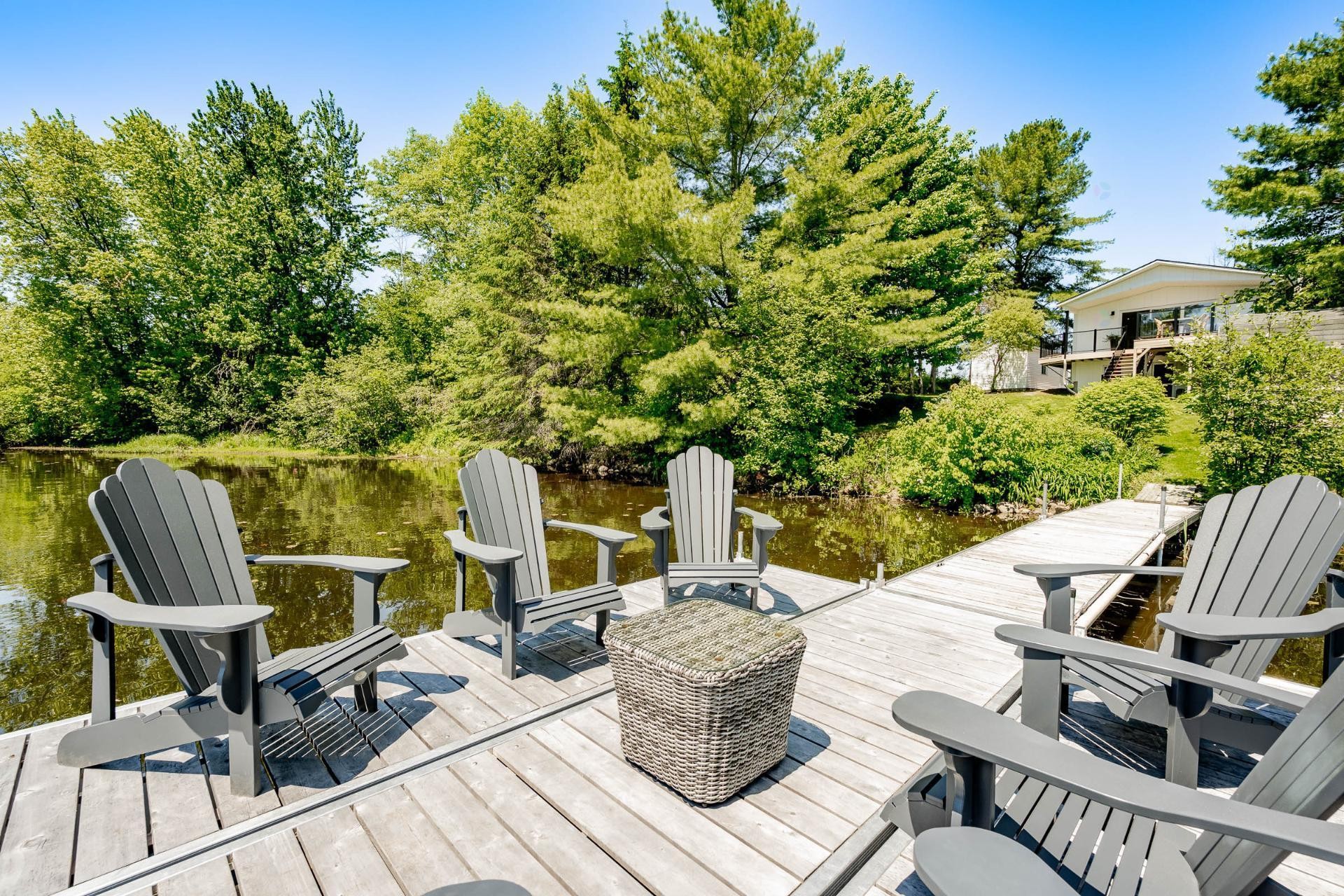 









375


Rue des Sapins

,
Sainte-Catherine-de-Hatley,




QC
J0B1W0

