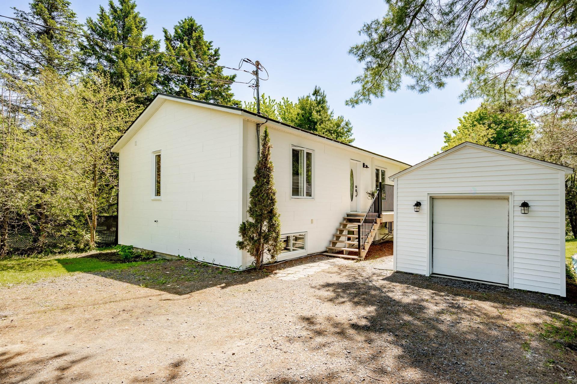 









375


Rue des Sapins

,
Sainte-Catherine-de-Hatley,




QC
J0B1W0

