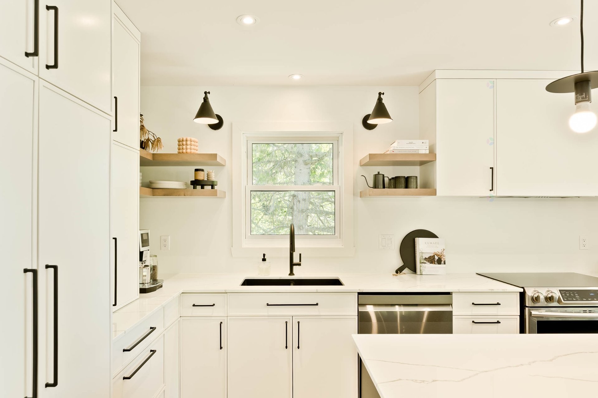 









375


Rue des Sapins

,
Sainte-Catherine-de-Hatley,




QC
J0B1W0


