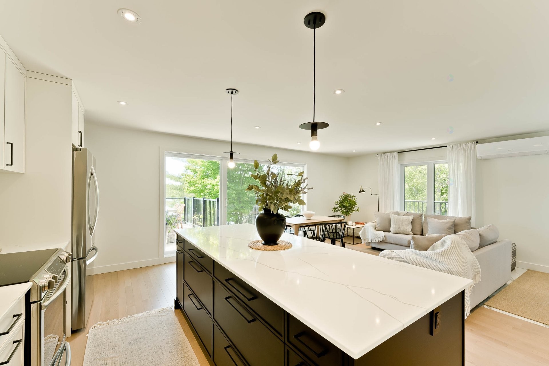 









375


Rue des Sapins

,
Sainte-Catherine-de-Hatley,




QC
J0B1W0

