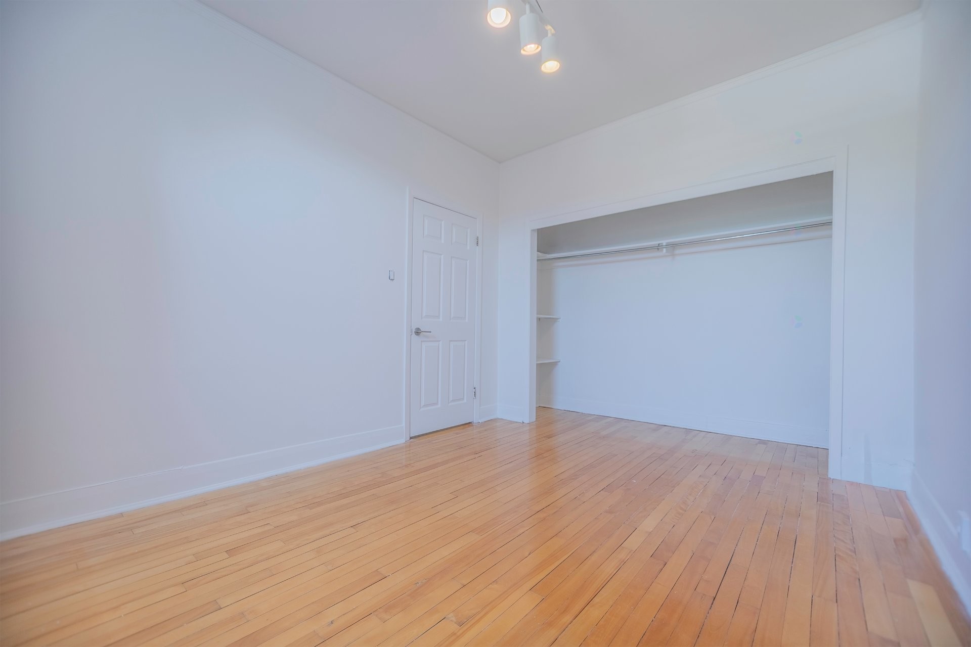 









5266


Rue Fabre

,
Montréal (Le Plateau-Mont-Royal),




QC
H2J3W5

