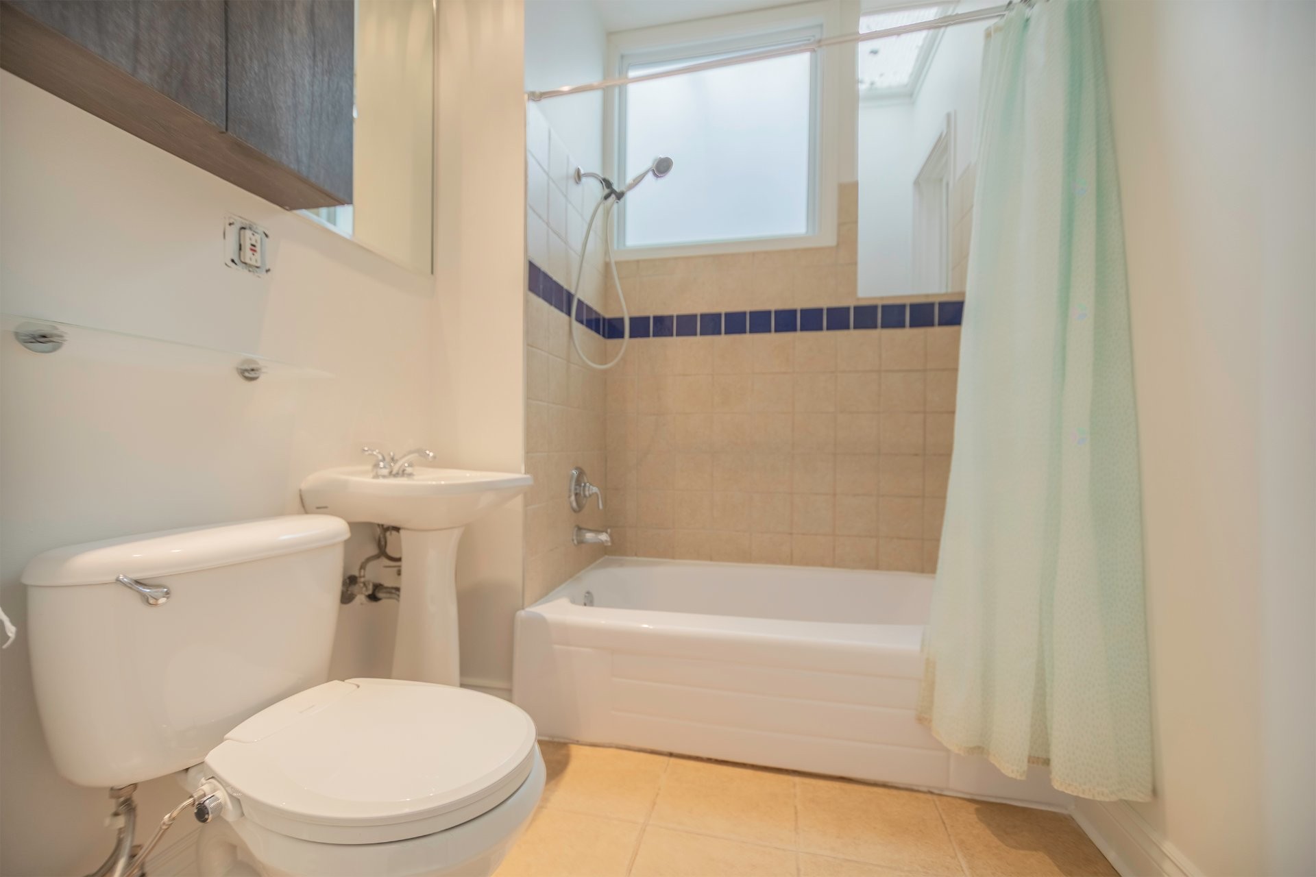 









5266


Rue Fabre

,
Montréal (Le Plateau-Mont-Royal),




QC
H2J3W5

