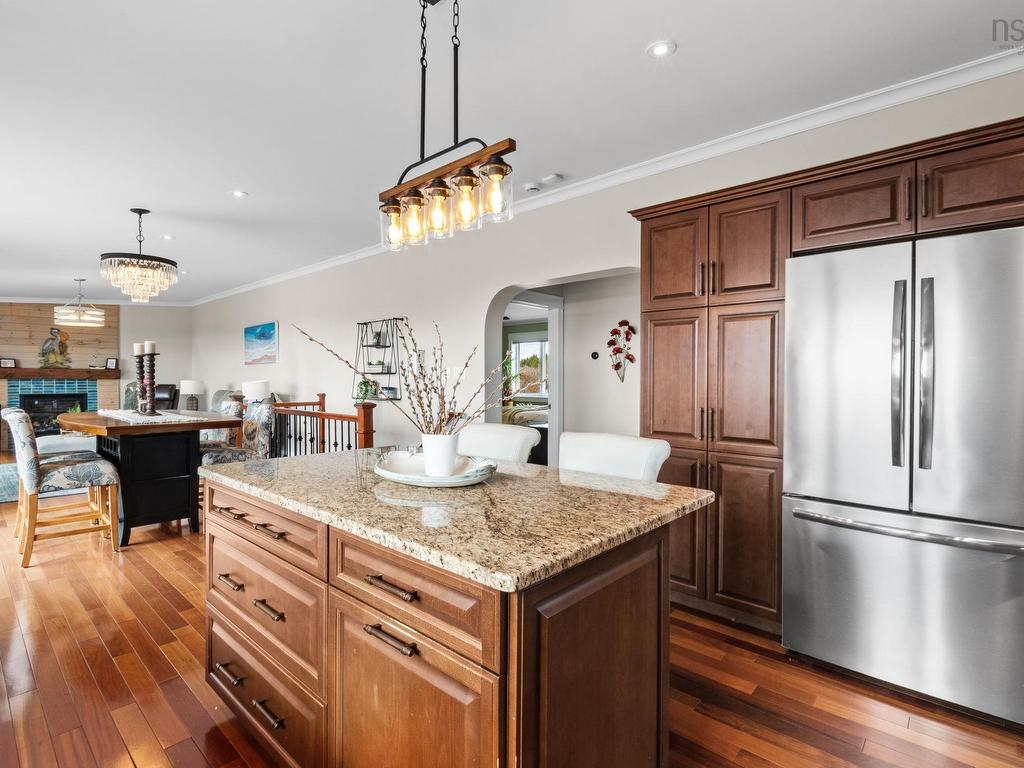 












21 Leo Lane

,
Terence Bay,




NS
B3T 0B7


