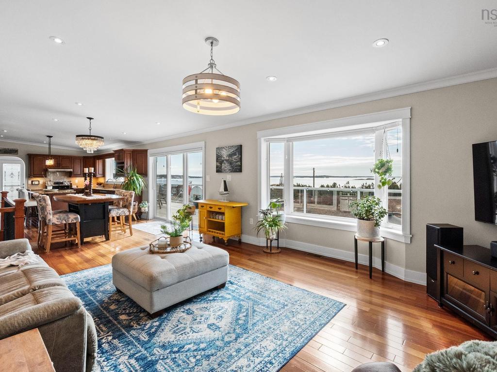 












21 Leo Lane

,
Terence Bay,




NS
B3T 0B7

