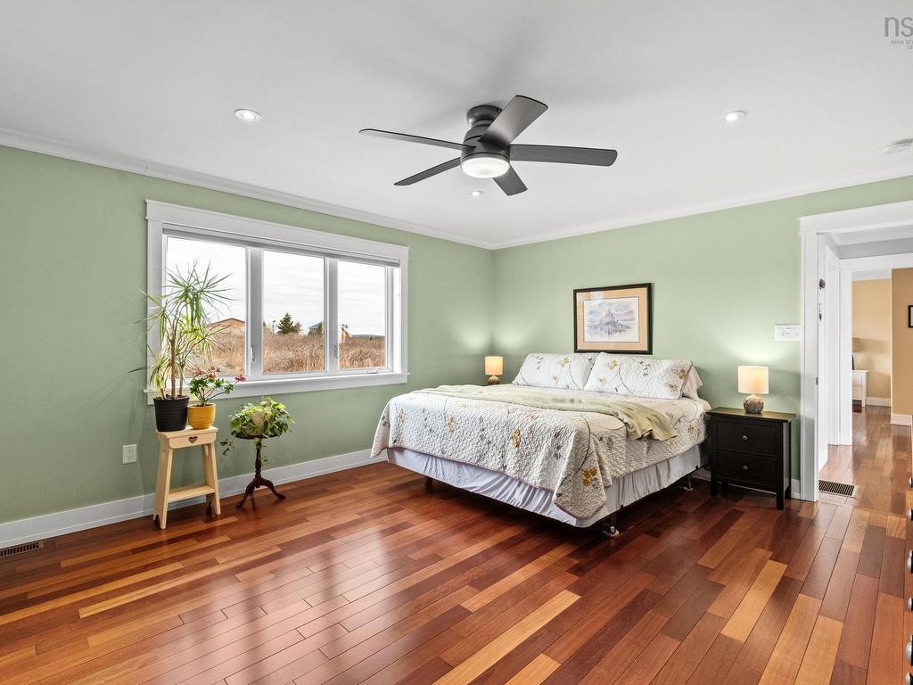 












21 Leo Lane

,
Terence Bay,




NS
B3T 0B7

