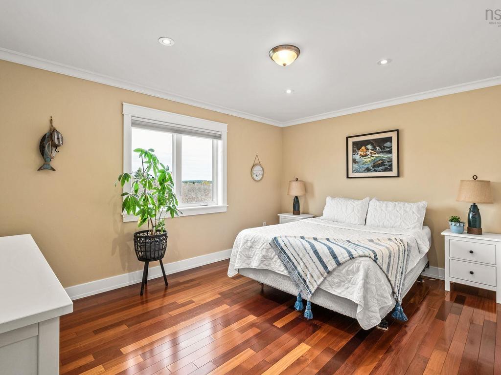 












21 Leo Lane

,
Terence Bay,




NS
B3T 0B7

