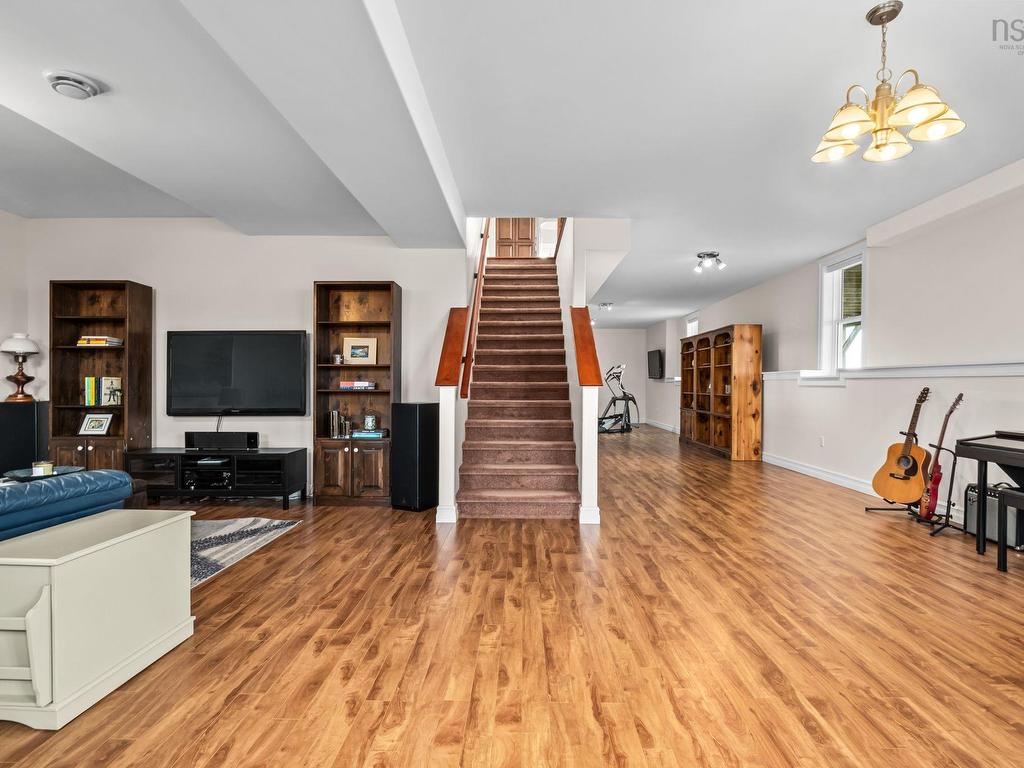 












21 Leo Lane

,
Terence Bay,




NS
B3T 0B7


