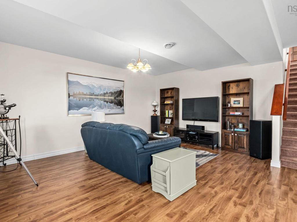 












21 Leo Lane

,
Terence Bay,




NS
B3T 0B7

