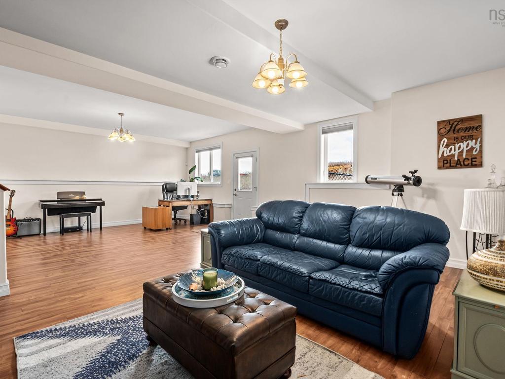 












21 Leo Lane

,
Terence Bay,




NS
B3T 0B7

