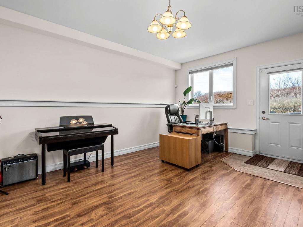 












21 Leo Lane

,
Terence Bay,




NS
B3T 0B7

