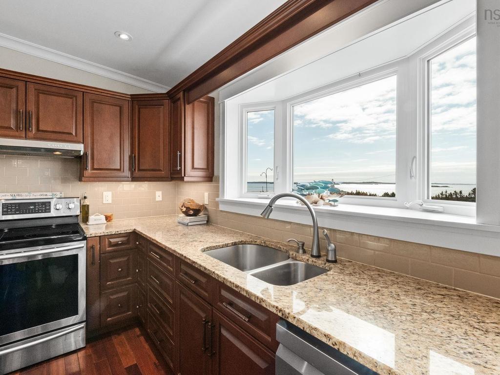 












21 Leo Lane

,
Terence Bay,




NS
B3T 0B7

