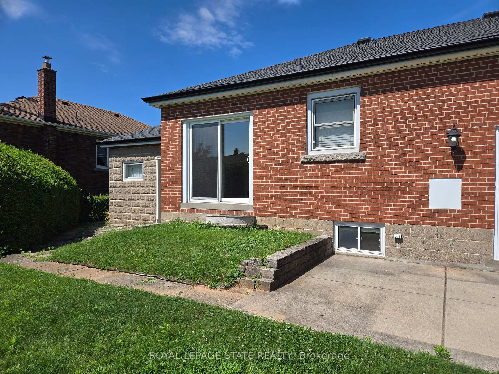 









48


Mountain

Avenue North,
Hamilton,




ON
L8G 3N9

