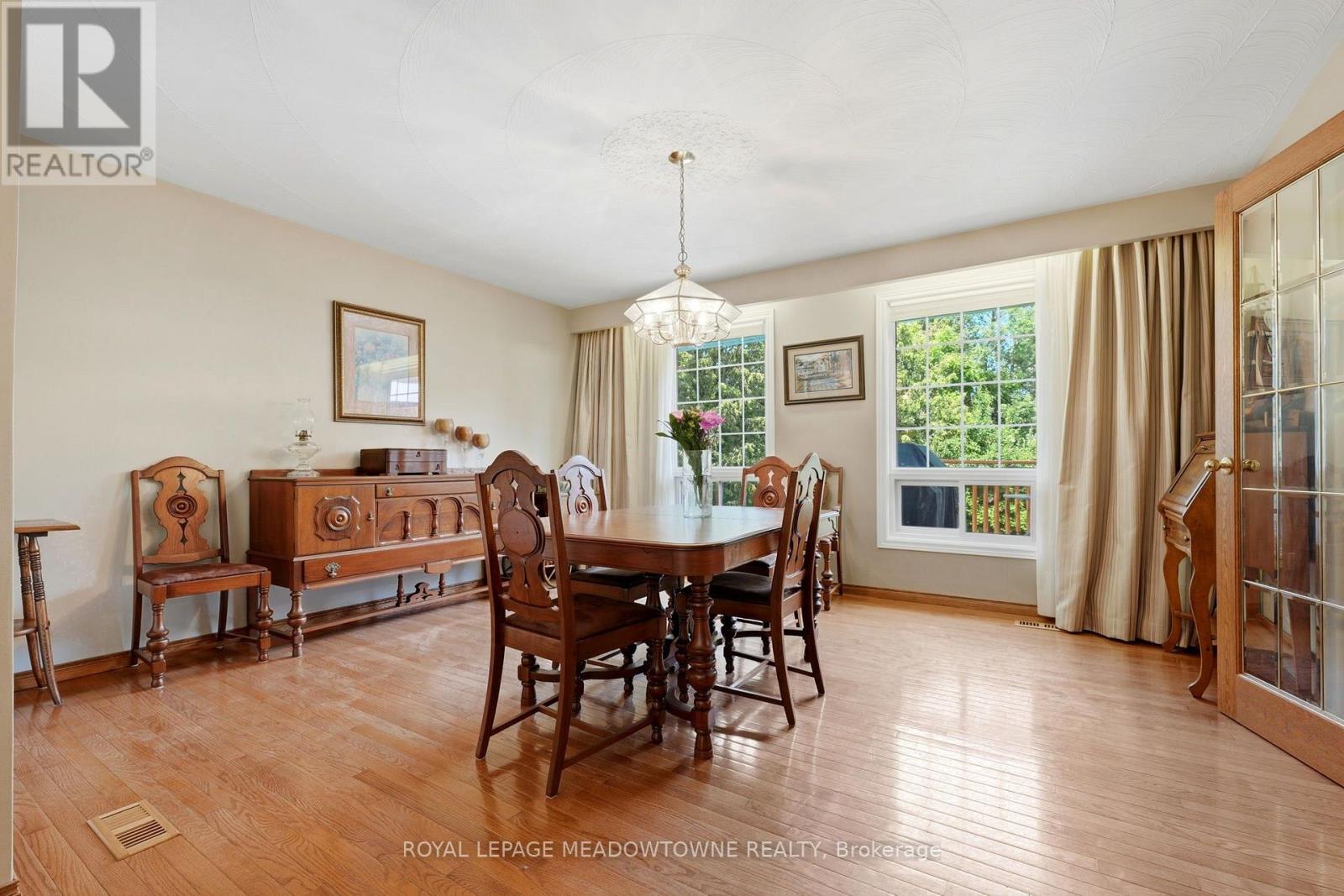 












6733 25 SIDE ROAD

,
Halton Hills,




Ontario
L7J2L7


