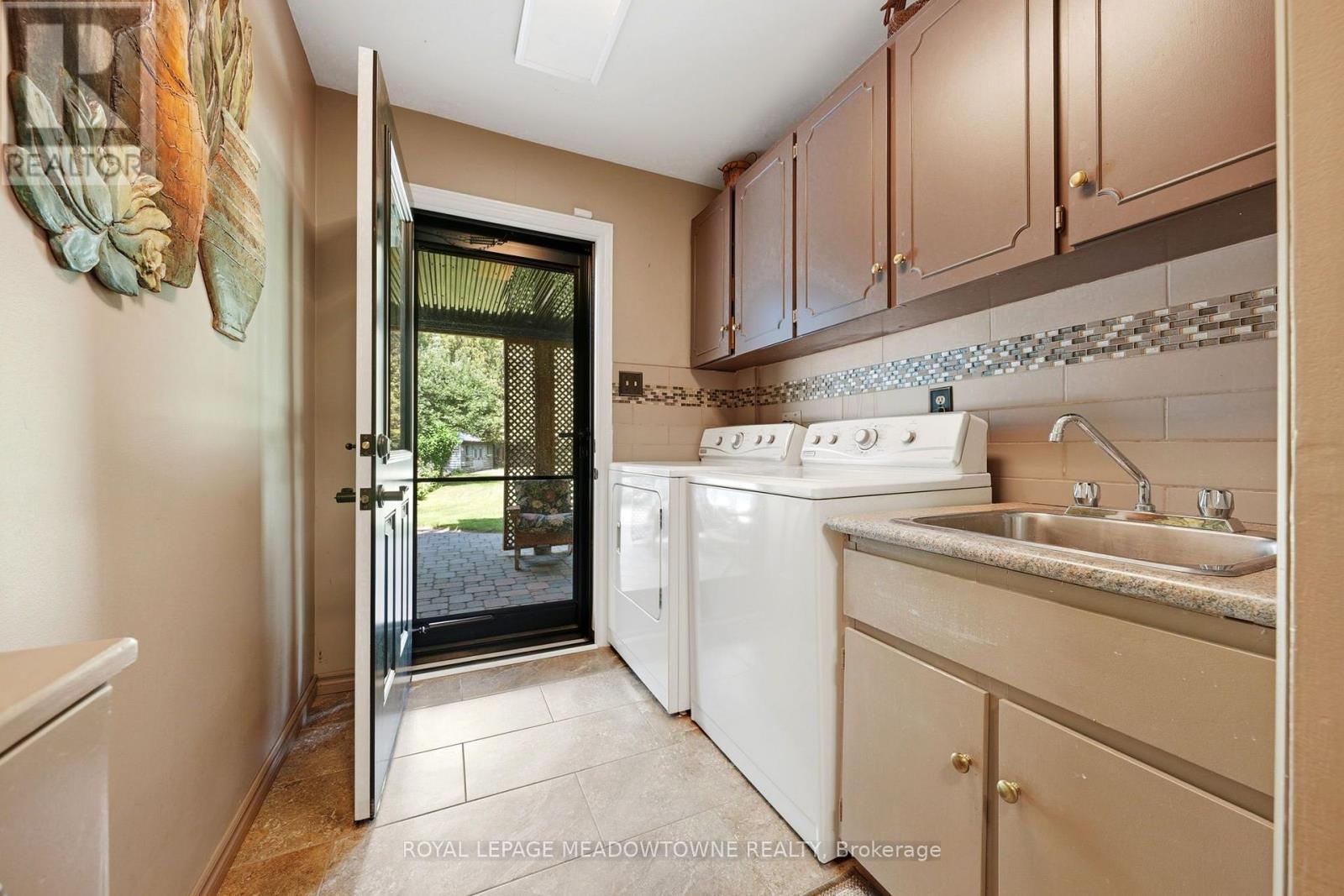 












6733 25 SIDE ROAD

,
Halton Hills,




Ontario
L7J2L7

