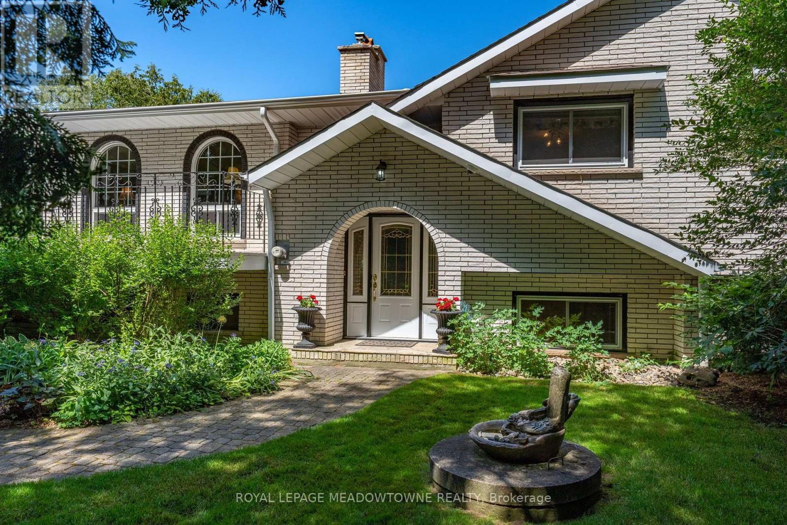 












6733 25 SIDE ROAD

,
Halton Hills,




Ontario
L7J2L7

