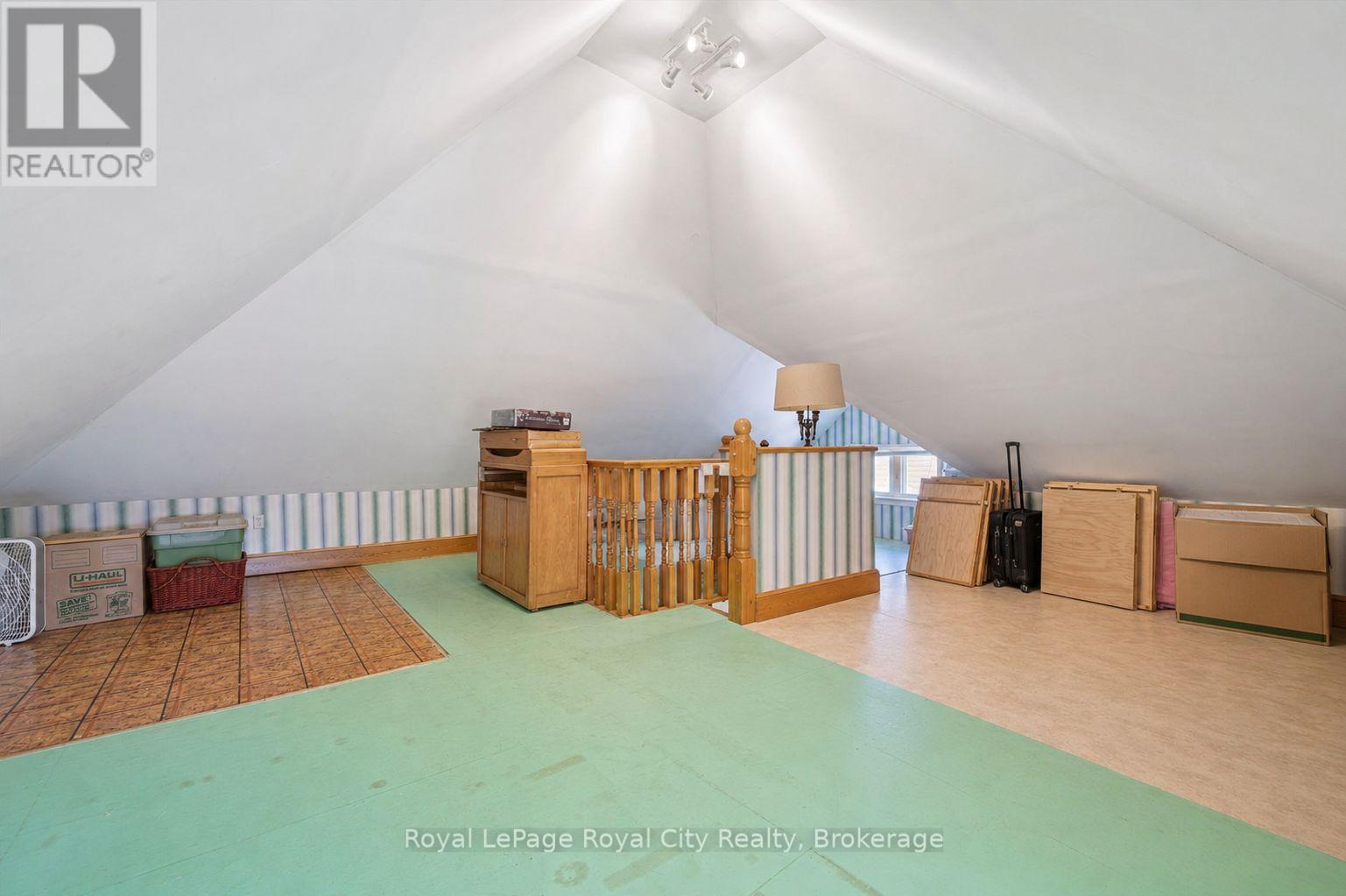 












5 WEST STREET

,
Perth East (Milverton),




Ontario
N0K1M0

