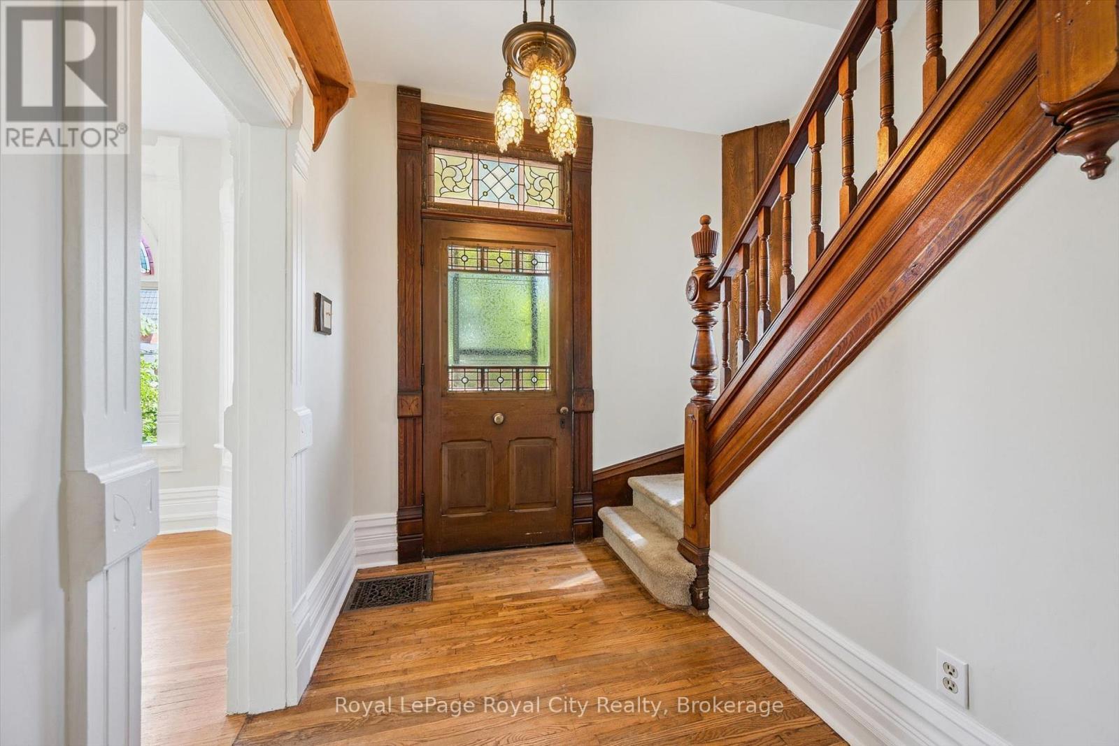 












5 WEST STREET

,
Perth East (Milverton),




Ontario
N0K1M0

