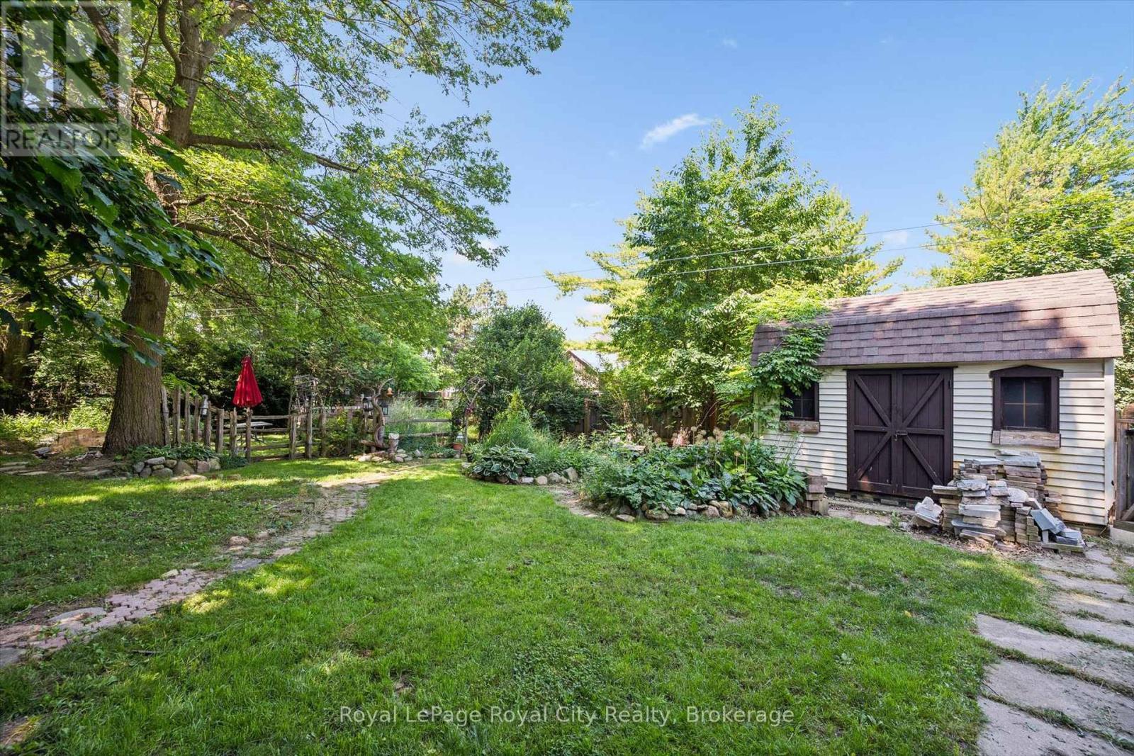 












5 WEST STREET

,
Perth East (Milverton),




Ontario
N0K1M0

