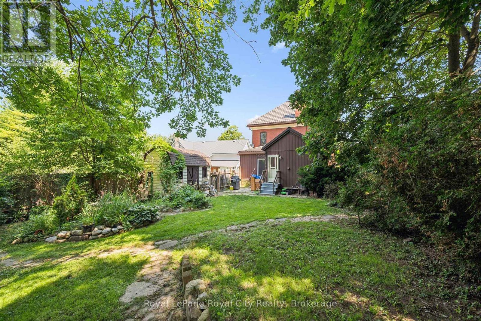












5 WEST STREET

,
Perth East (Milverton),




Ontario
N0K1M0

