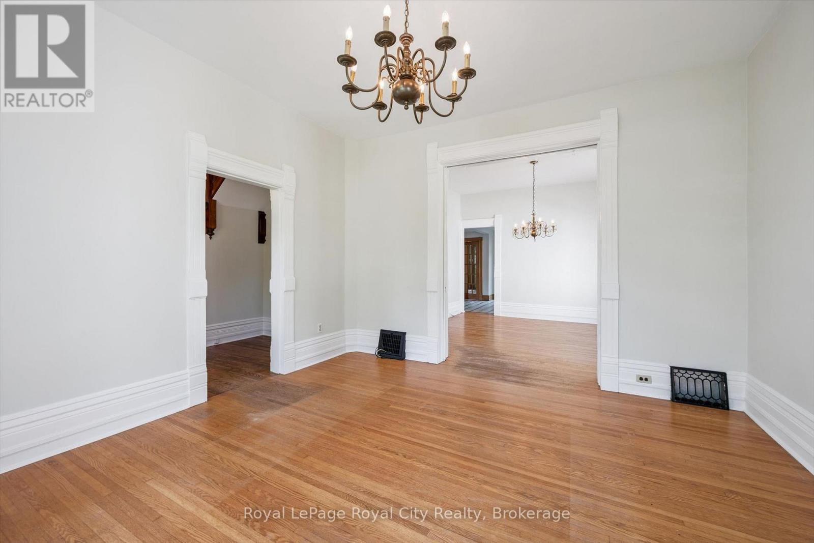 












5 WEST STREET

,
Perth East (Milverton),




Ontario
N0K1M0

