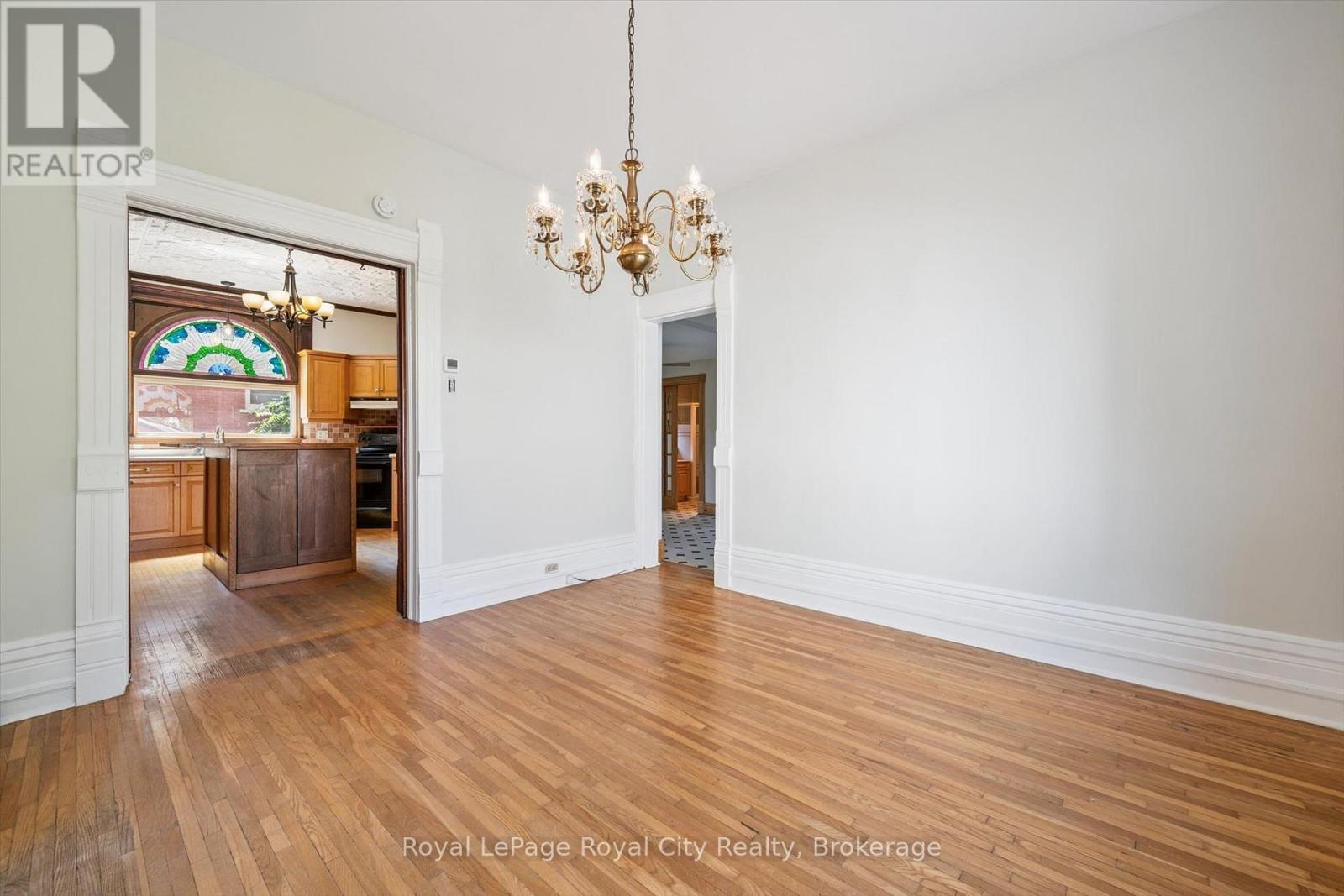 












5 WEST STREET

,
Perth East (Milverton),




Ontario
N0K1M0

