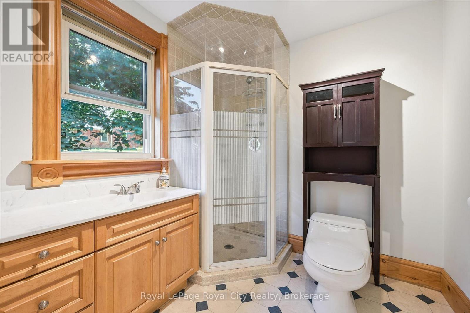 












5 WEST STREET

,
Perth East (Milverton),




Ontario
N0K1M0

