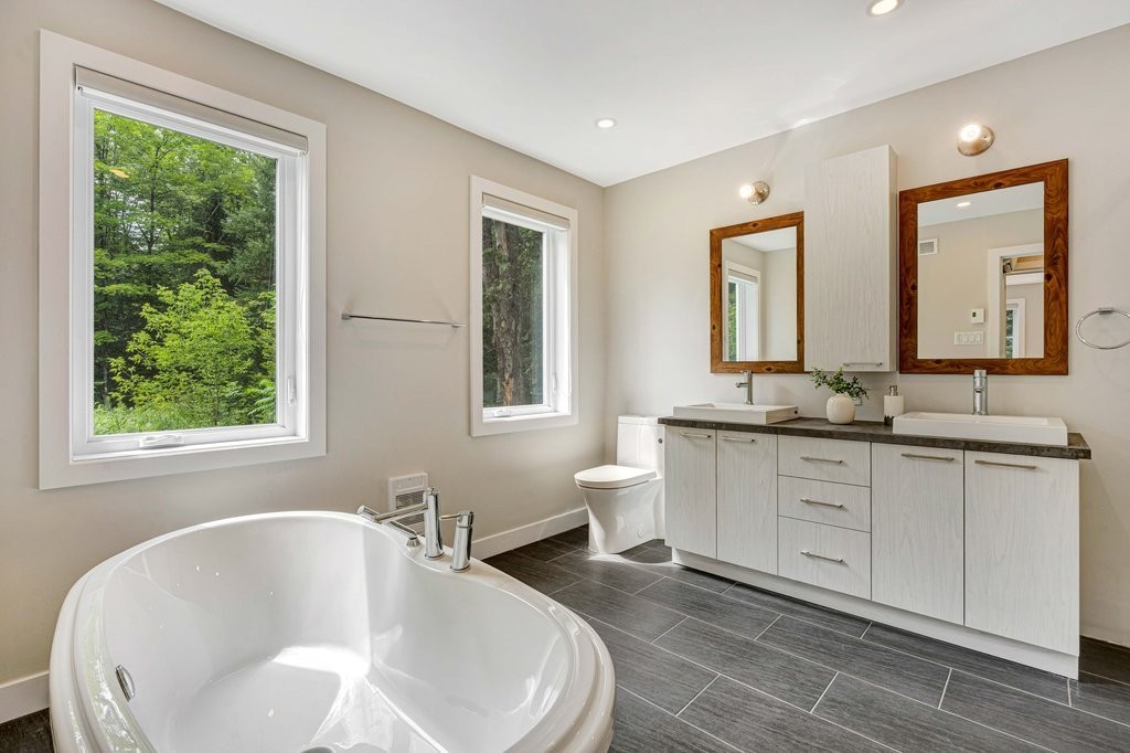 









44


Ch. Davidson

,
Chelsea,




QC
J9B2H1

