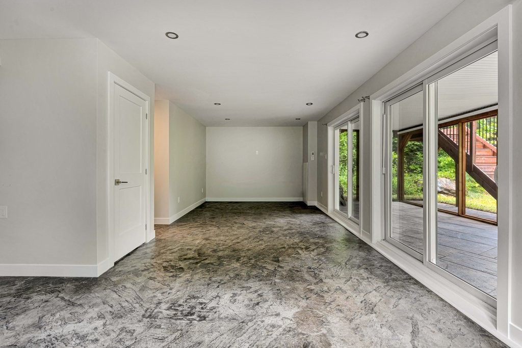 









44


Ch. Davidson

,
Chelsea,




QC
J9B2H1

