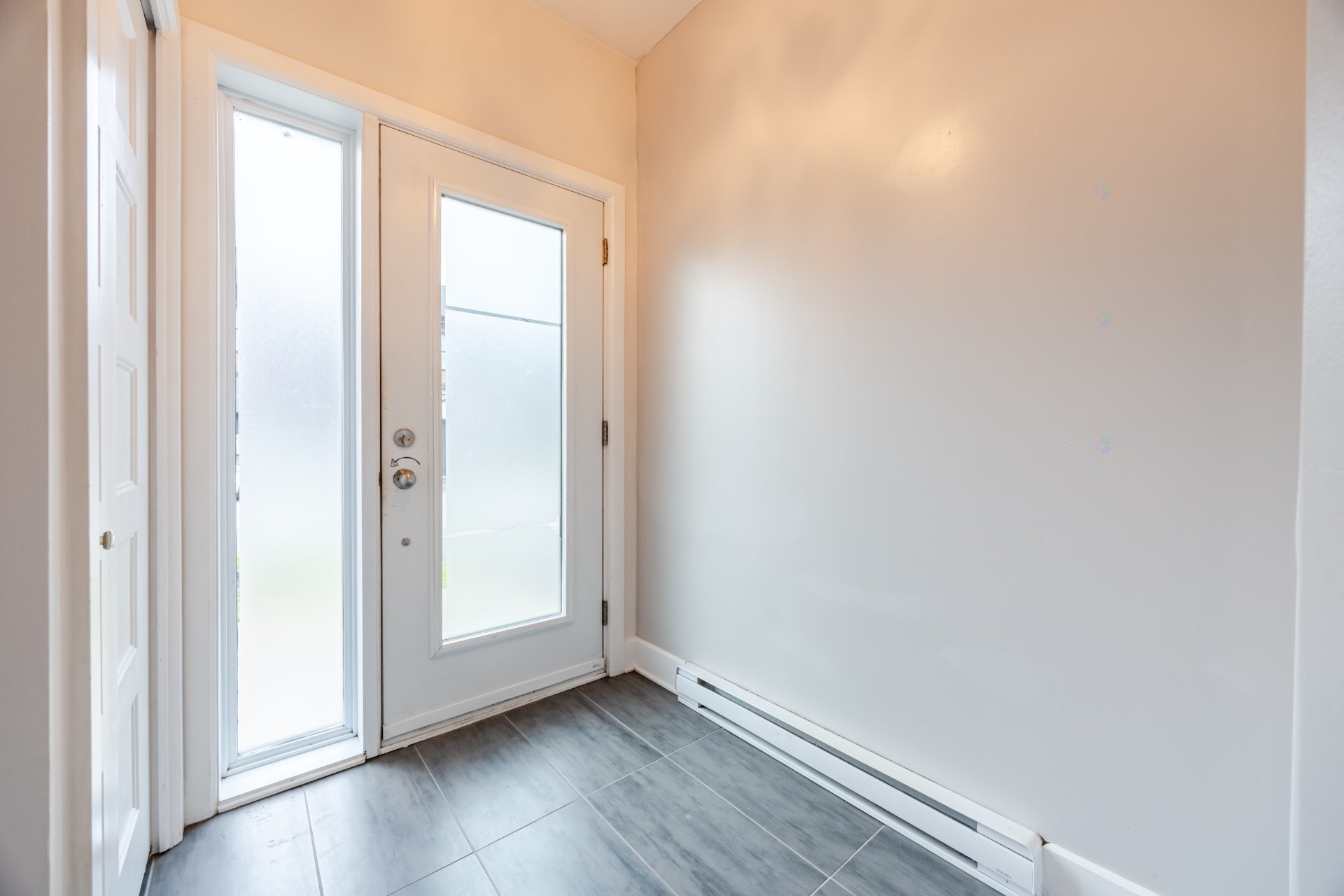 









18261


Rue de Chenonceau

,
Mirabel,




QC
J7J0S3

