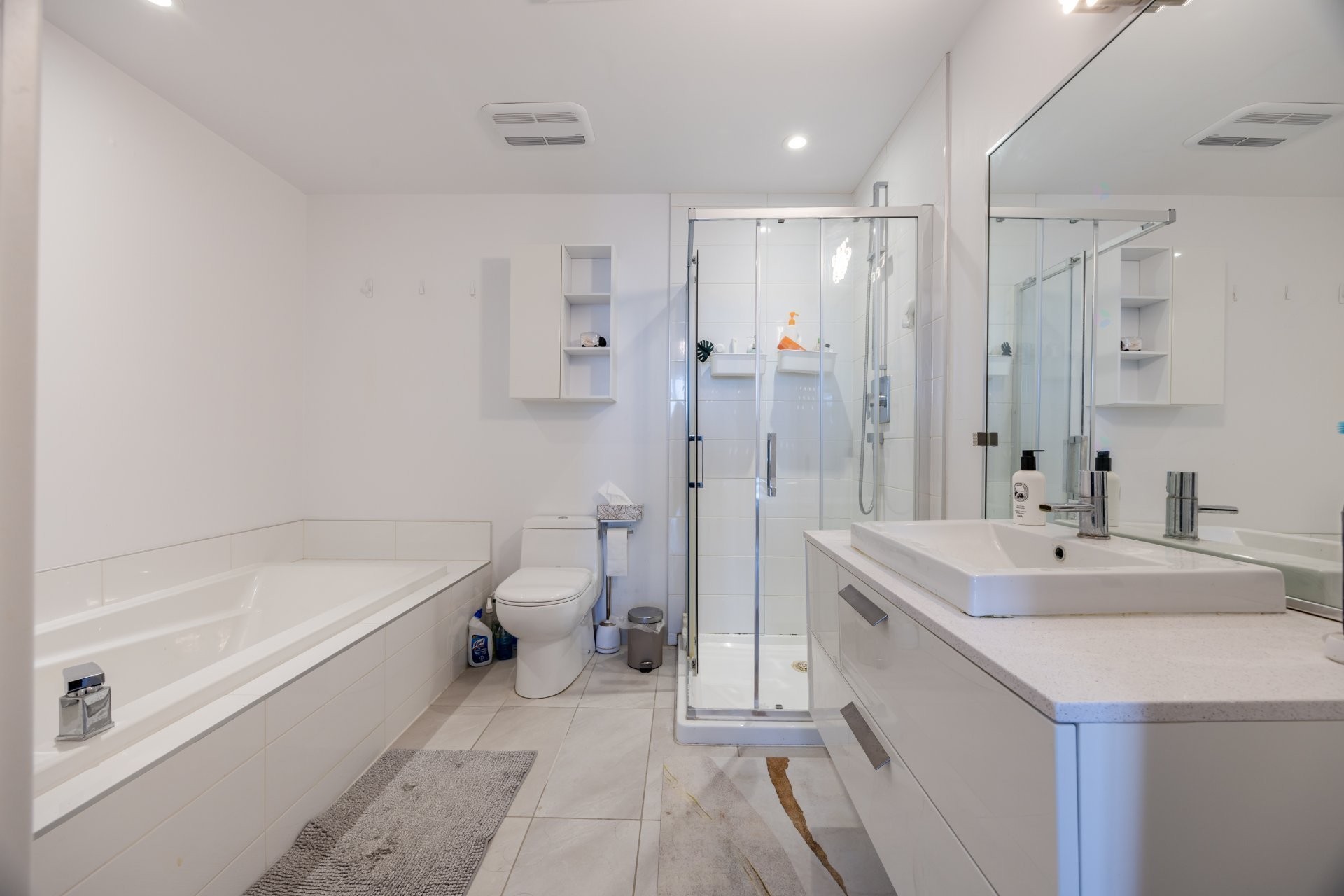 









1211


Rue Drummond

, 2405,
Montréal (Ville-Marie),




QC
H3G0B6

