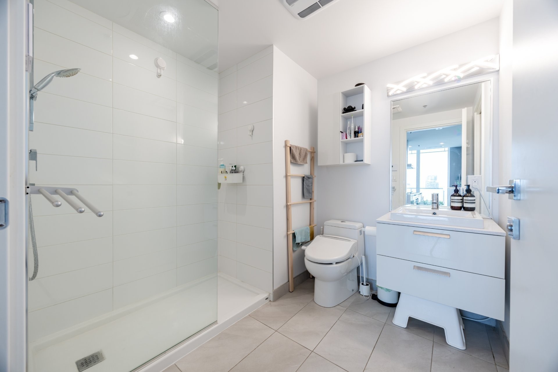 









1211


Rue Drummond

, 2405,
Montréal (Ville-Marie),




QC
H3G0B6

