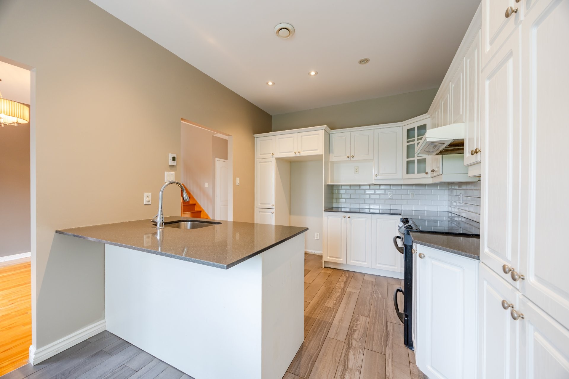 









55


Rue Picasso

,
La Prairie,




QC
J5R6M9

