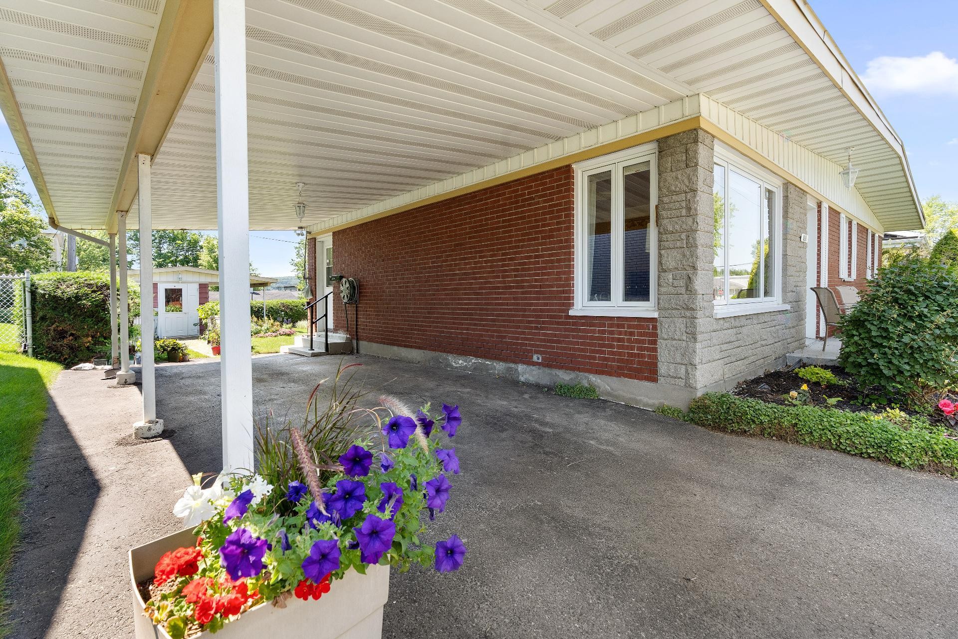 









455


Rue St-Luc

,
Sainte-Marie,




QC
G6E2S9

