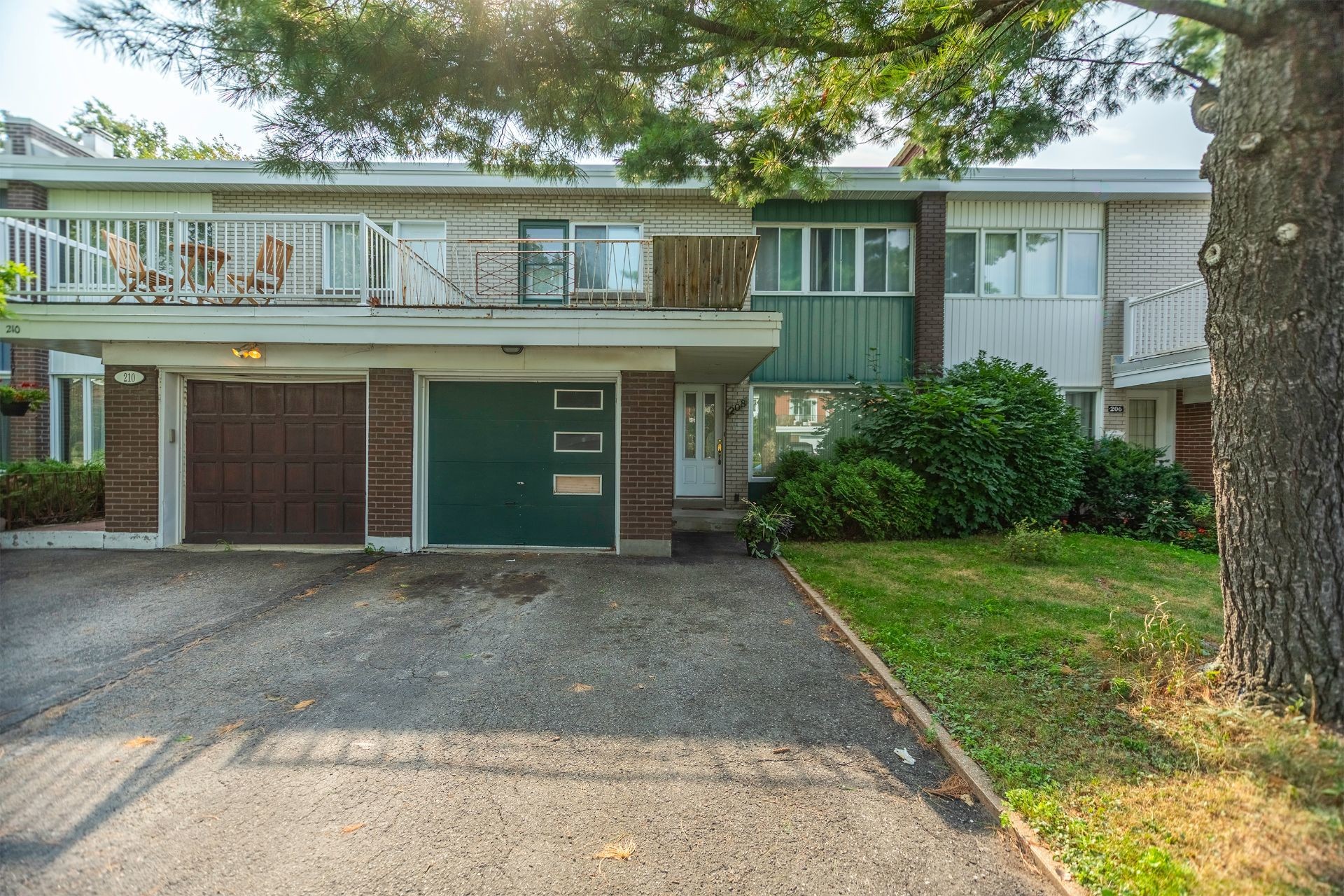 









208


Rue Roy

,
Longueuil (Le Vieux-Longueuil),




QC
J4R2J1

