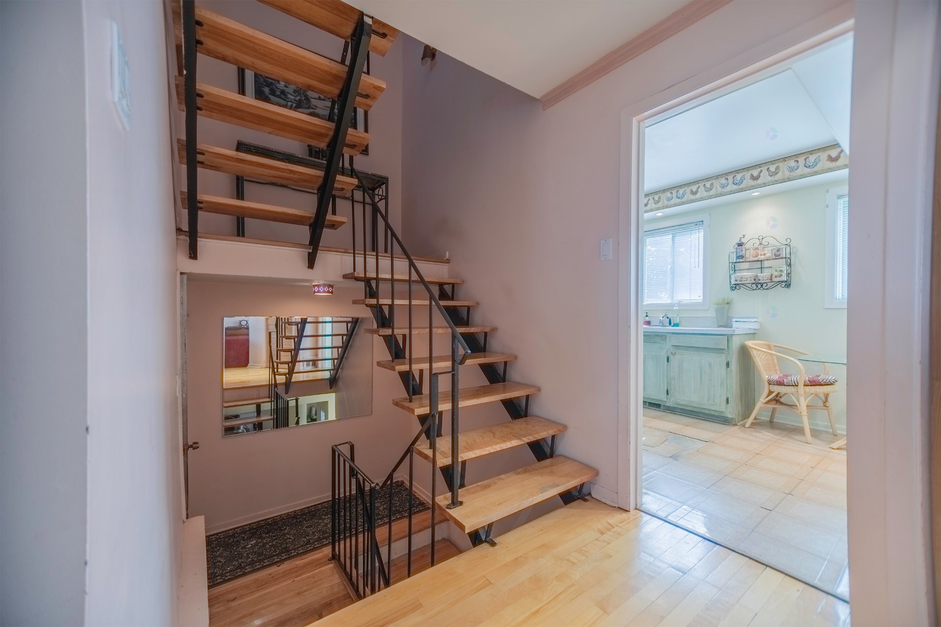 









208


Rue Roy

,
Longueuil (Le Vieux-Longueuil),




QC
J4R2J1

