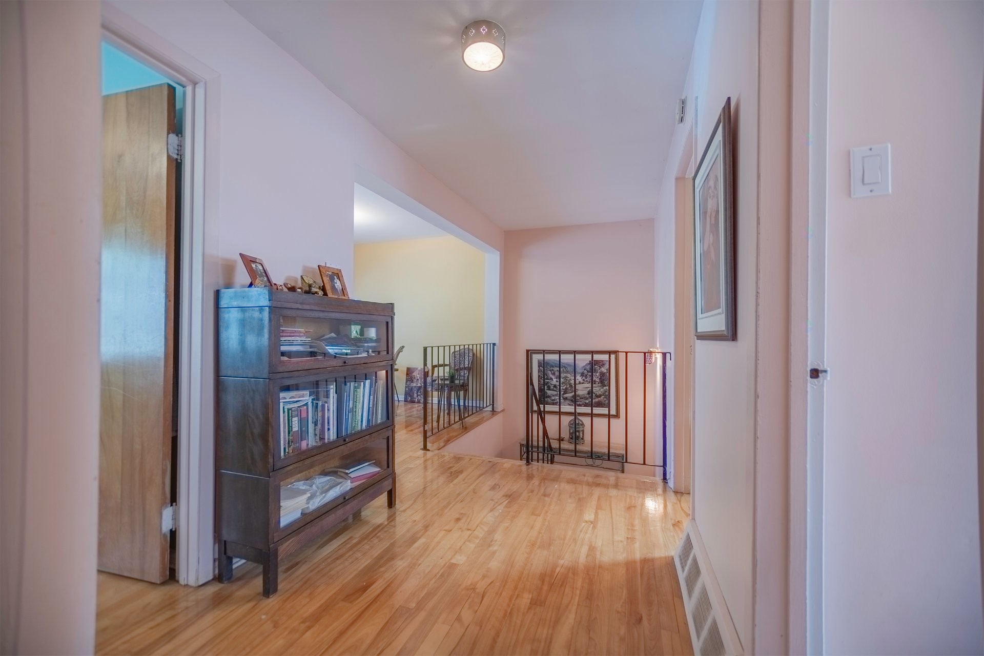 









208


Rue Roy

,
Longueuil (Le Vieux-Longueuil),




QC
J4R2J1

